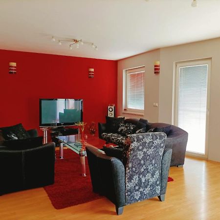 Villa 2 Etagen Mit Grossen Garten Modrica Luaran gambar