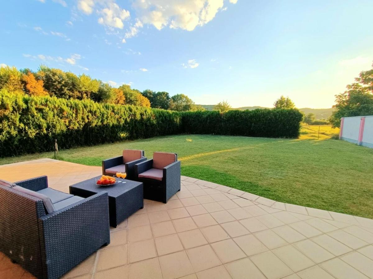 Villa 2 Etagen Mit Grossen Garten Modrica Luaran gambar