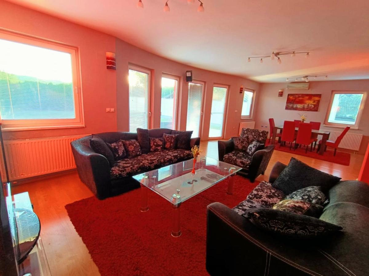 Villa 2 Etagen Mit Grossen Garten Modrica Luaran gambar
