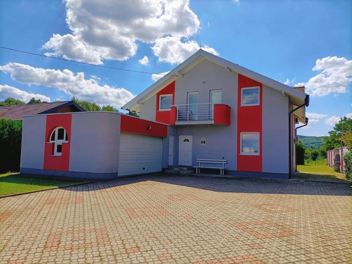 Villa 2 Etagen Mit Grossen Garten Modrica Luaran gambar