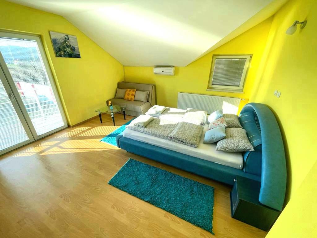 Villa 2 Etagen Mit Grossen Garten Modrica Luaran gambar