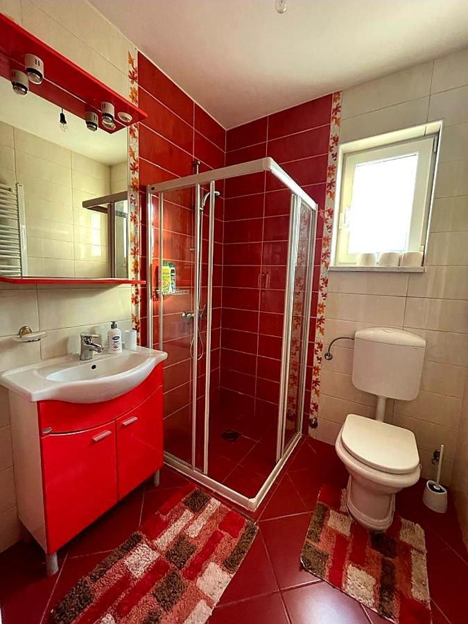 Villa 2 Etagen Mit Grossen Garten Modrica Luaran gambar